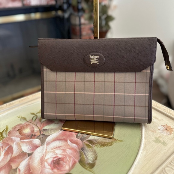 Burberry Handbags - Burberry Nova Check vintage Clutch Bag‎